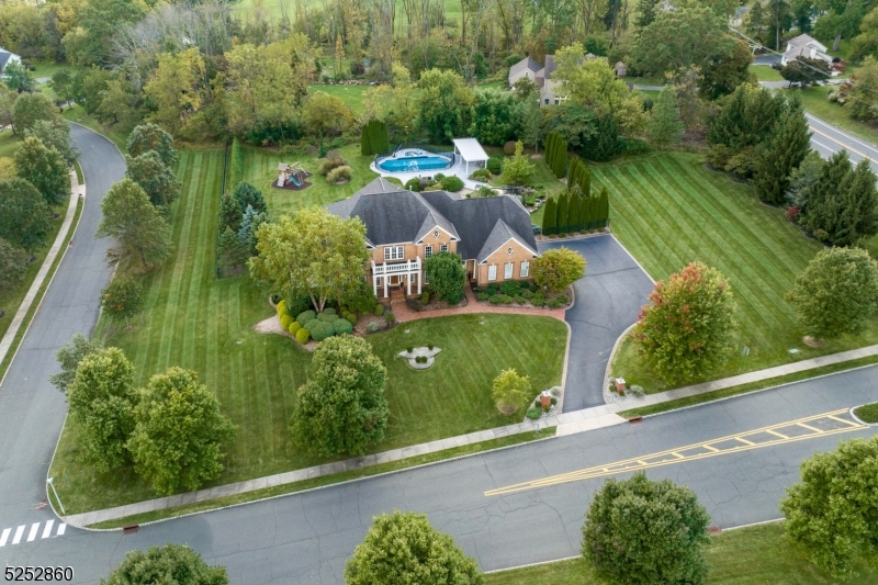2 Crystal Glenn Ct