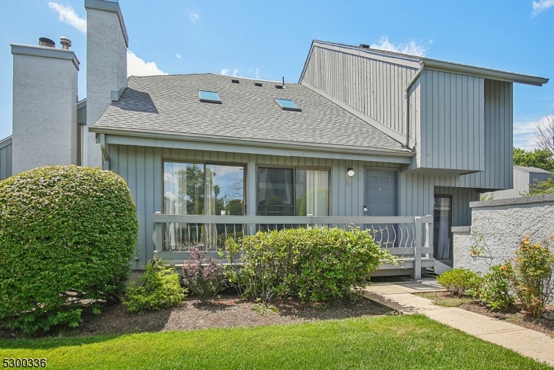 30 Linda Ln 