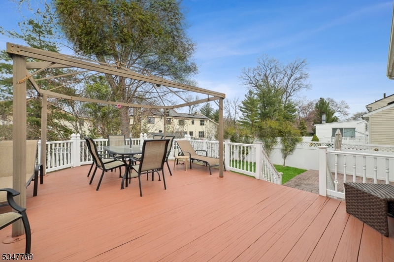728 Colonial Arms Rd