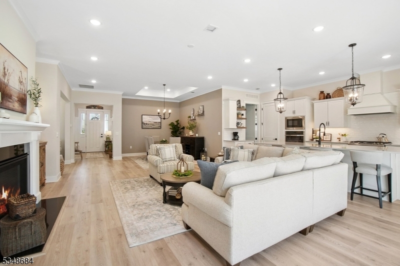 28 Sanctuary Ln