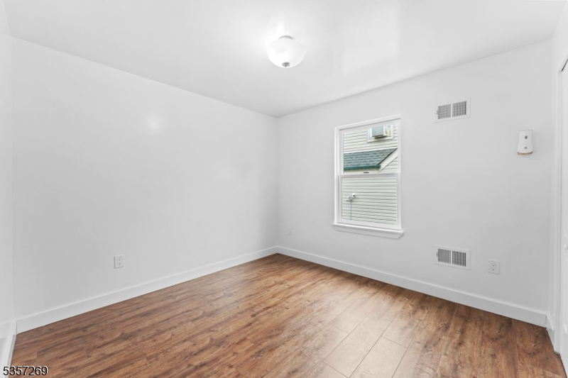 8 Bertolotto Ave