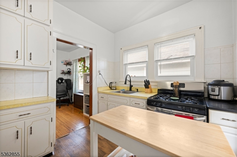 415 Laurita St