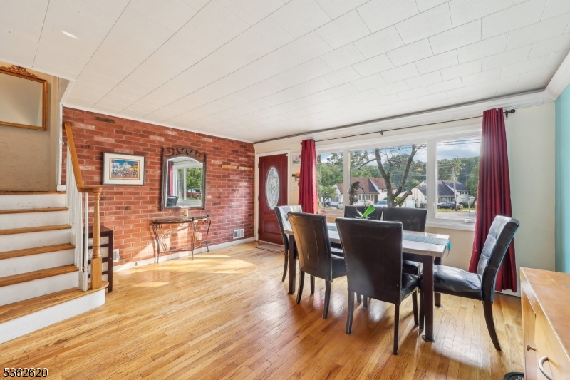 63 Hillsdale Rd