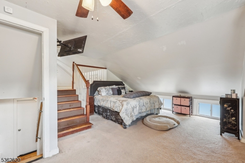 63 Hillsdale Rd