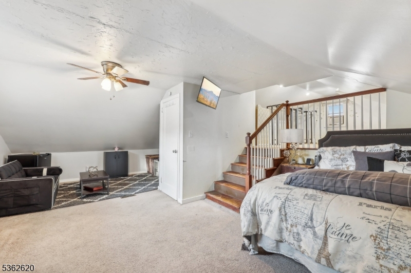 63 Hillsdale Rd