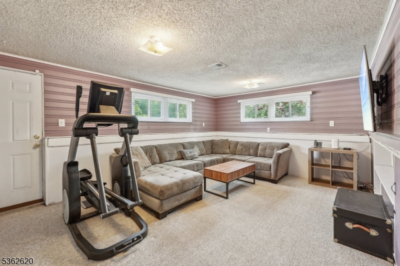 63 Hillsdale Rd