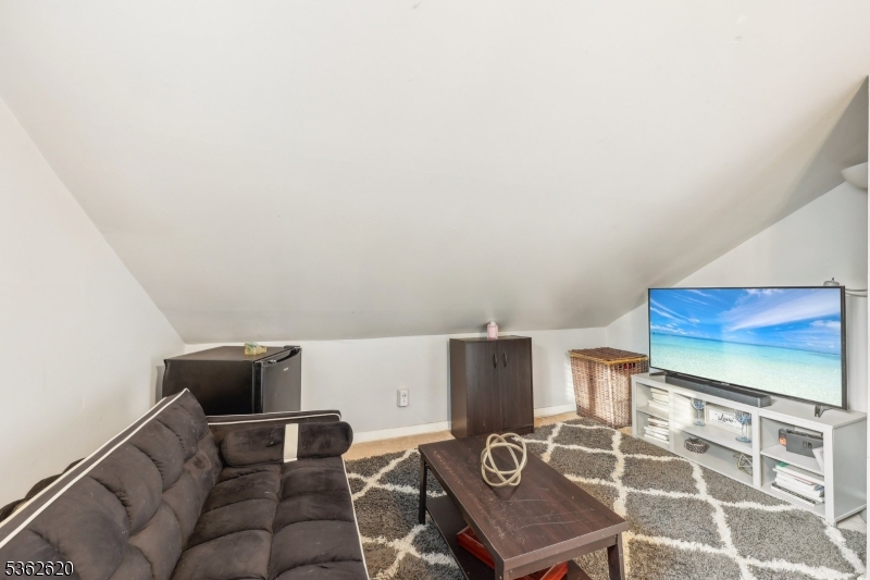63 Hillsdale Rd