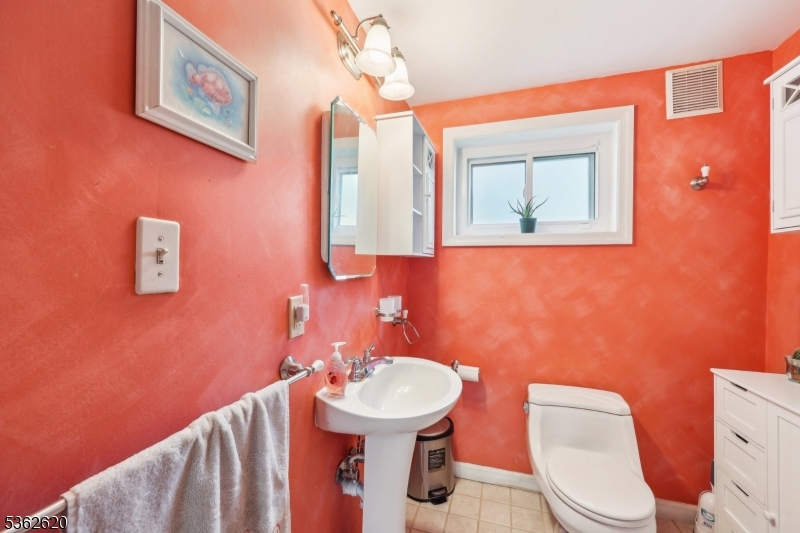 63 Hillsdale Rd