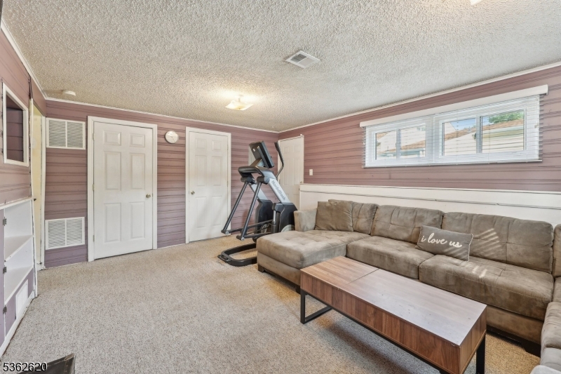63 Hillsdale Rd