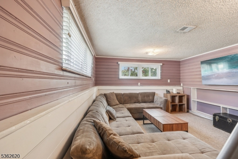 63 Hillsdale Rd