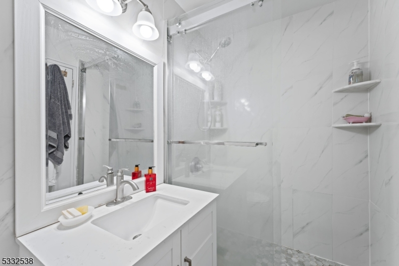 39 E 39Th St 3I