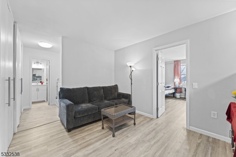 39 E 39Th St 3I