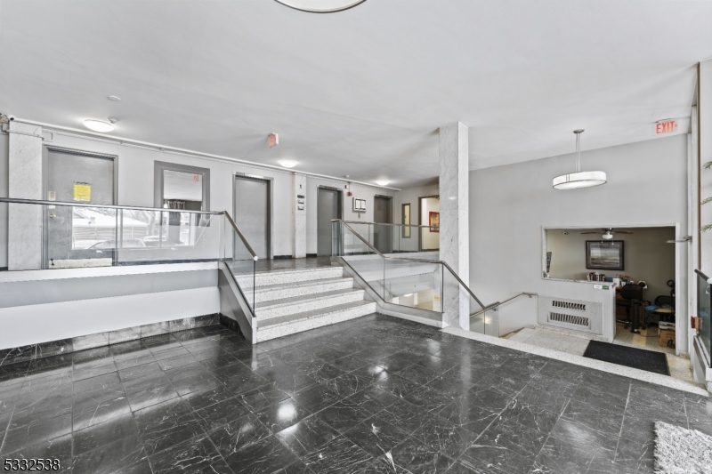 39 E 39Th St 3I
