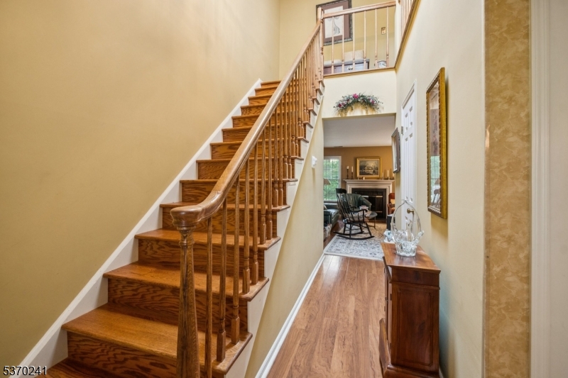 48 Eton Ct