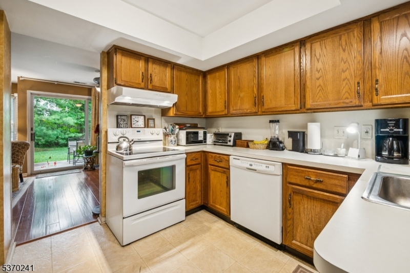 48 Eton Ct