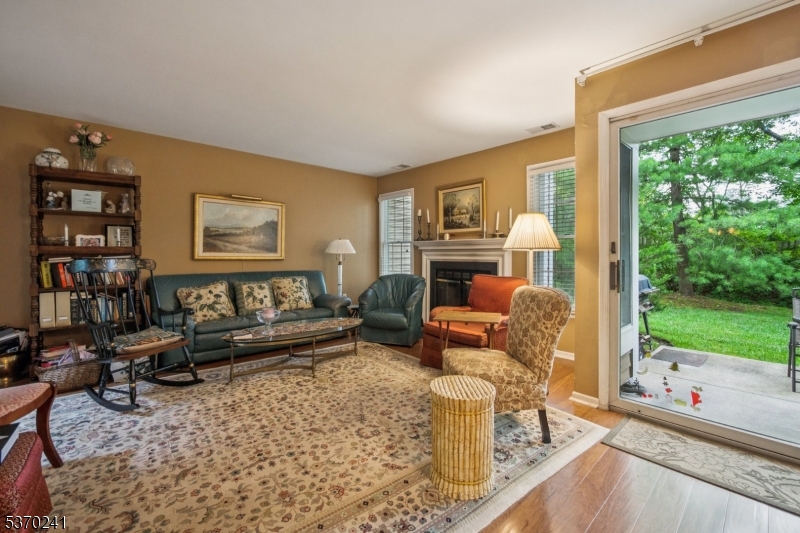 48 Eton Ct
