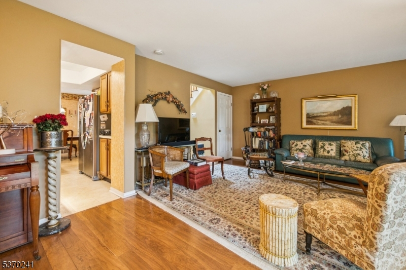 48 Eton Ct