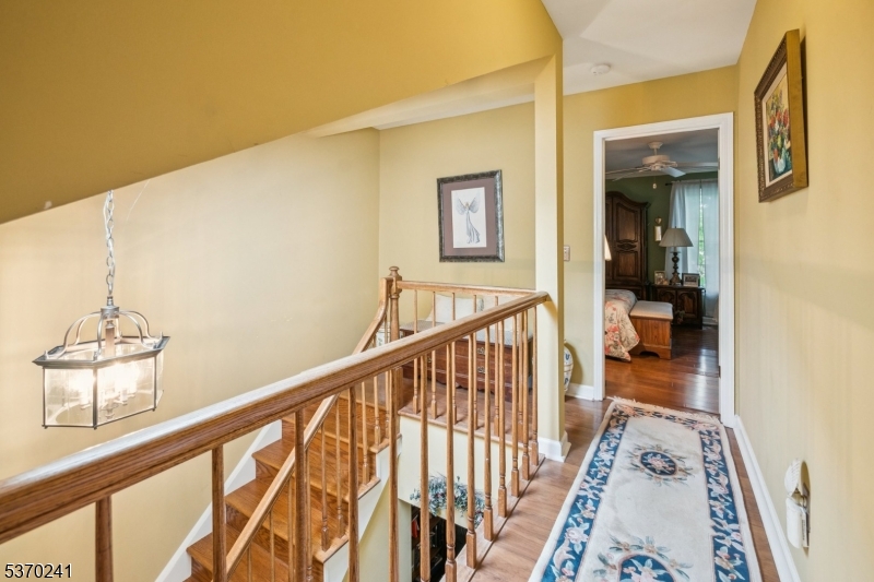 48 Eton Ct