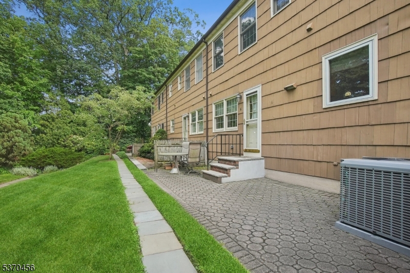 6 Cowperthwaite Sq