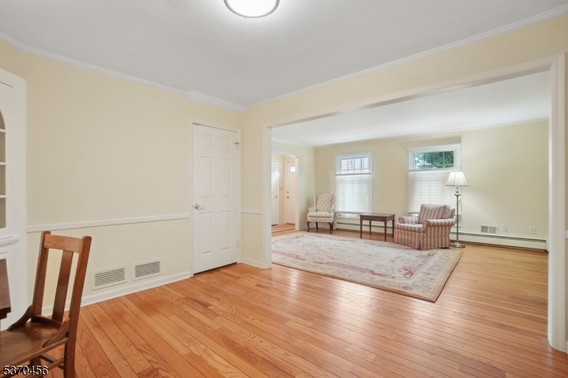6 Cowperthwaite Sq
