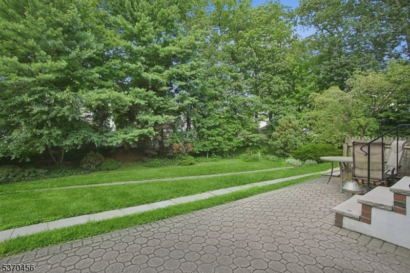 6 Cowperthwaite Sq