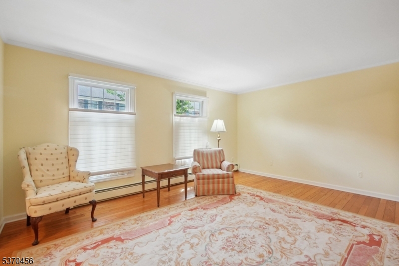6 Cowperthwaite Sq