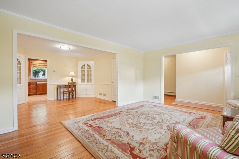 6 Cowperthwaite Sq