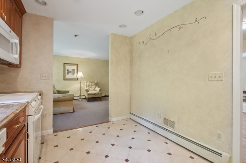 6 Cowperthwaite Sq