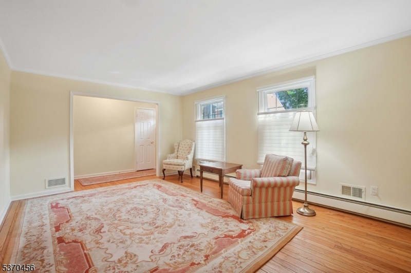 6 Cowperthwaite Sq