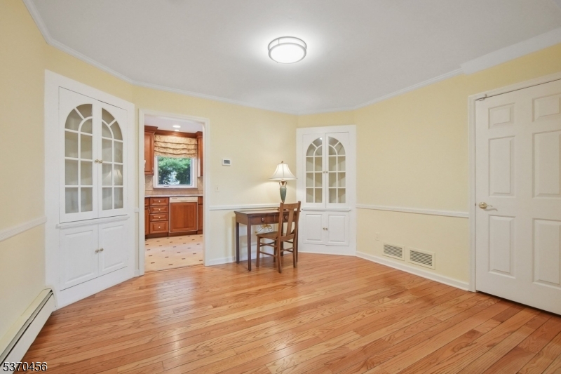 6 Cowperthwaite Sq