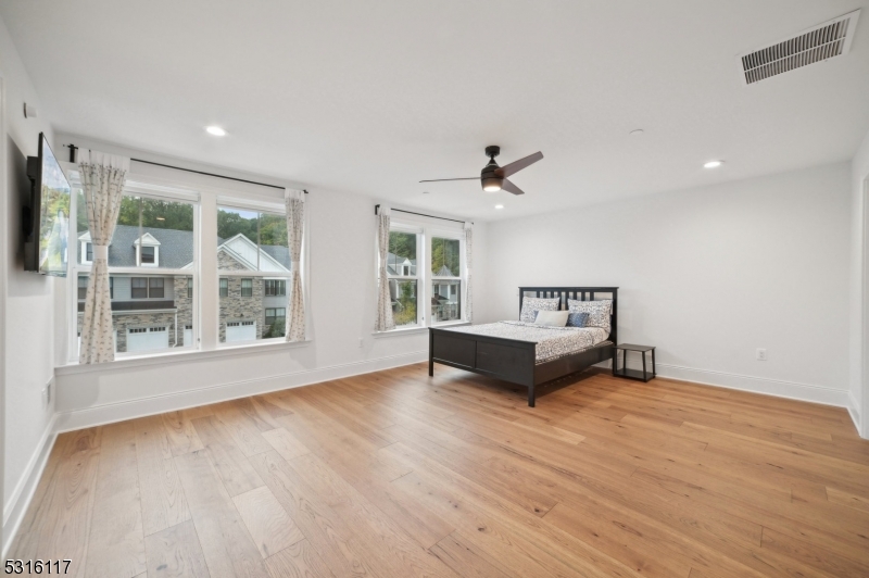 2 Concord Ct