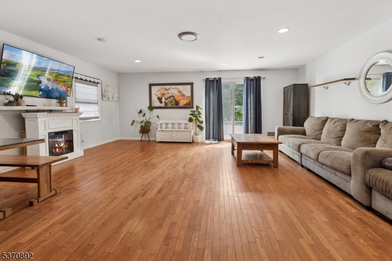 101 Pergola Ave