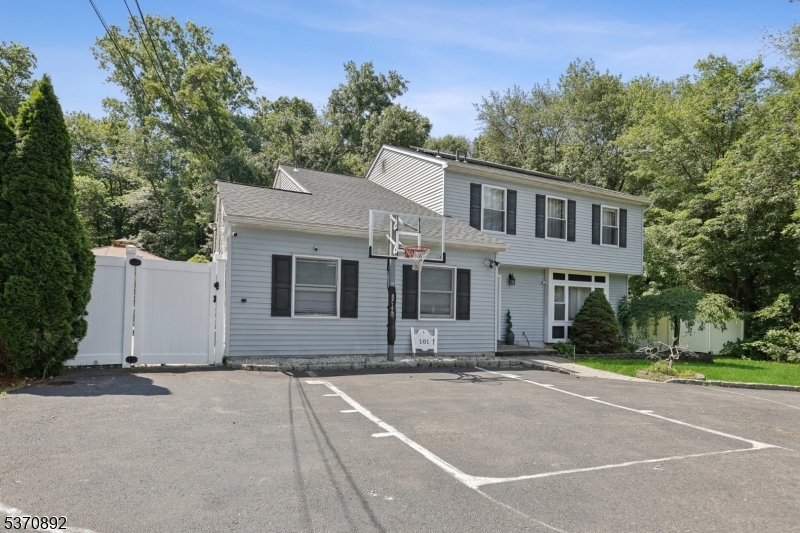 101 Pergola Ave