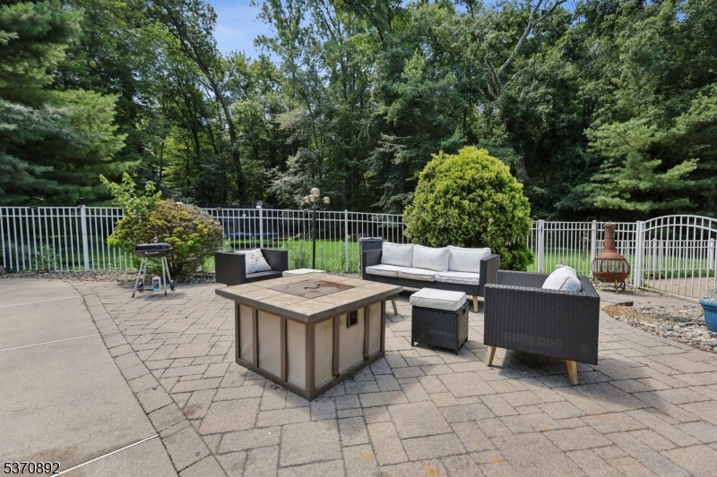 101 Pergola Ave
