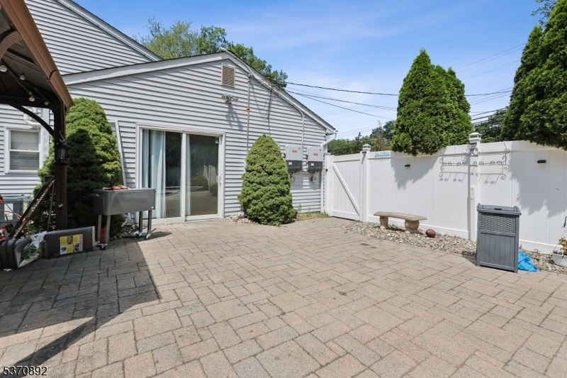 101 Pergola Ave