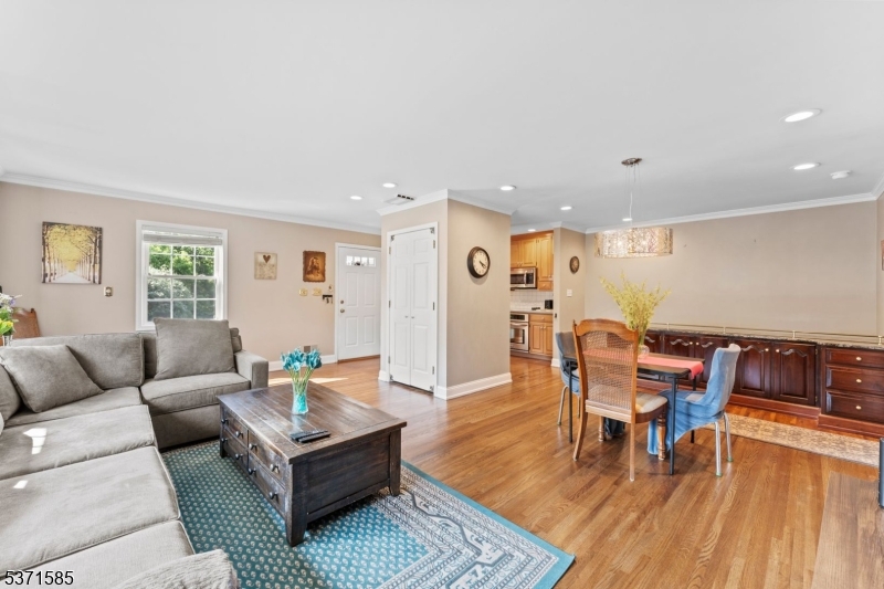 6 Lynn Ct