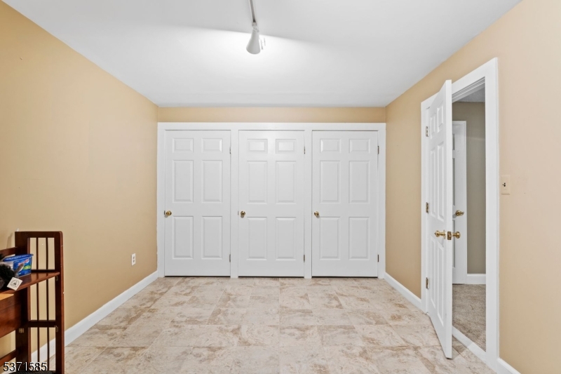 6 Lynn Ct