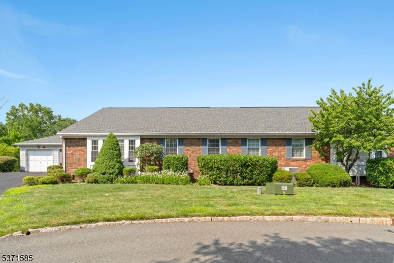 6 Lynn Ct