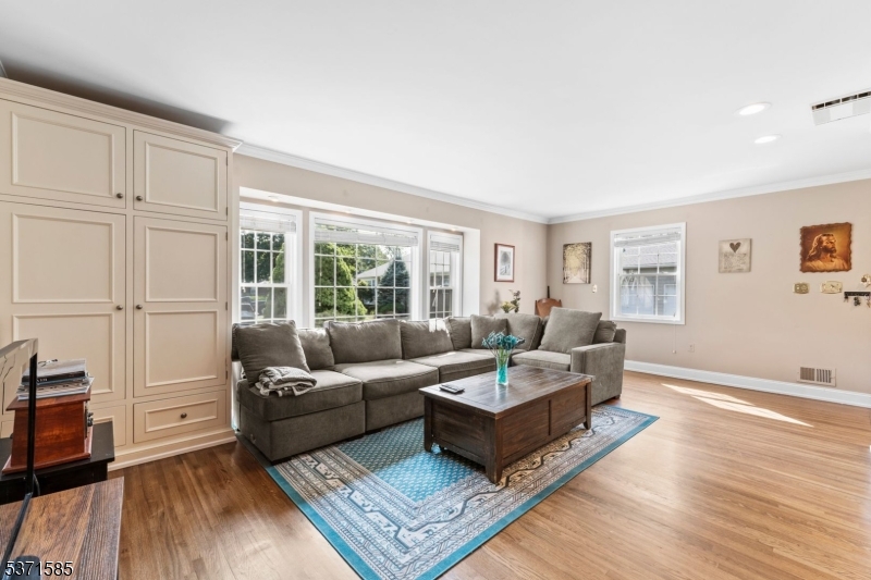 6 Lynn Ct