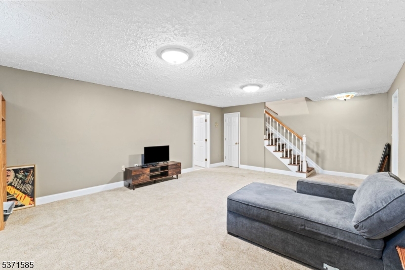 6 Lynn Ct