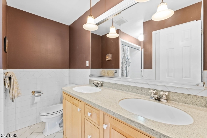 6 Lynn Ct