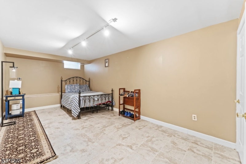 6 Lynn Ct