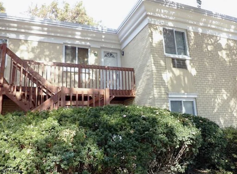 1 Lake Ave 4B