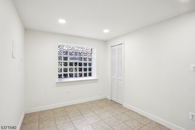 306 Holly Dr