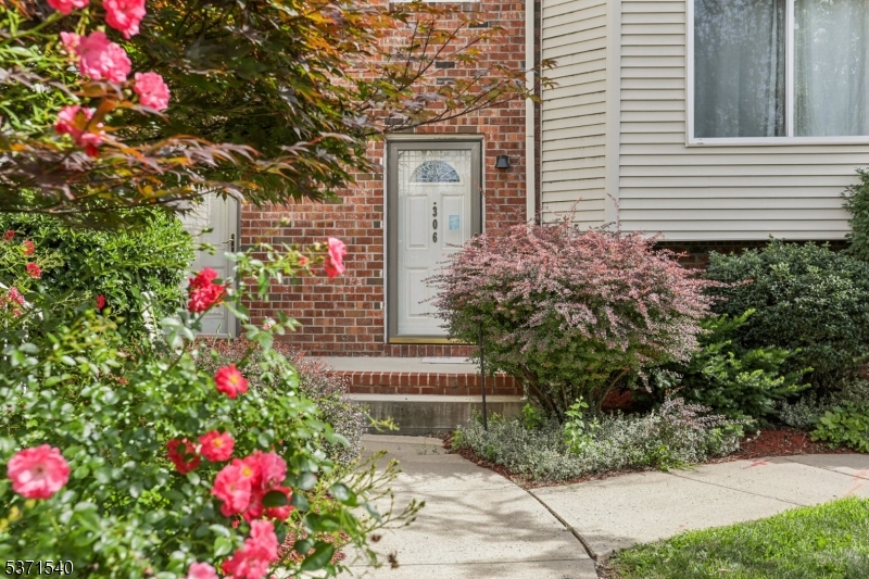 306 Holly Dr