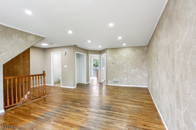 306 Holly Dr