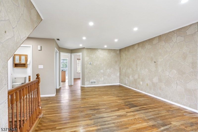 306 Holly Dr
