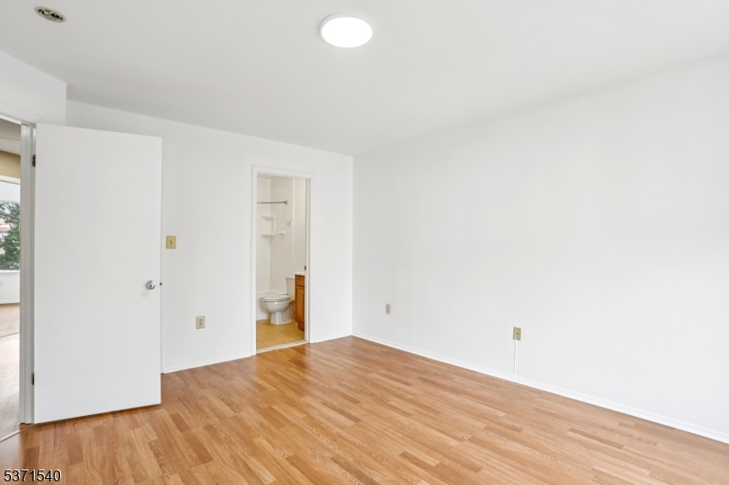 306 Holly Dr