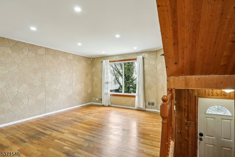 306 Holly Dr