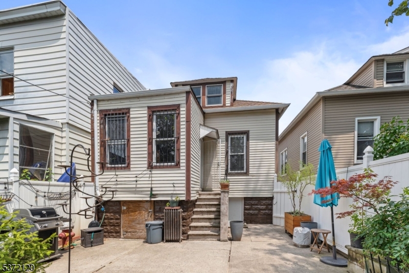 303 Armstrong Ave